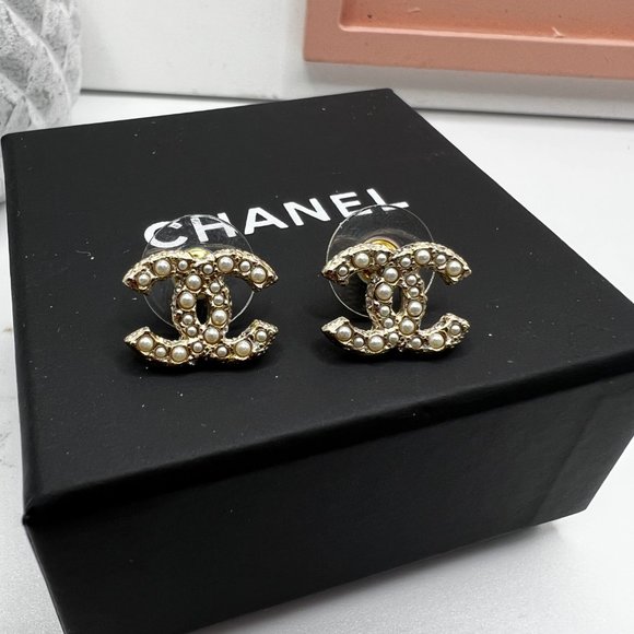 Pearl Crystal CHANEL CC Gold Earrings - Picture 3 of 6
